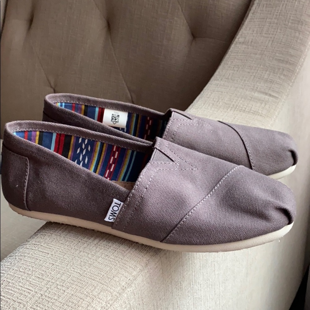 Women’s Toms size 8